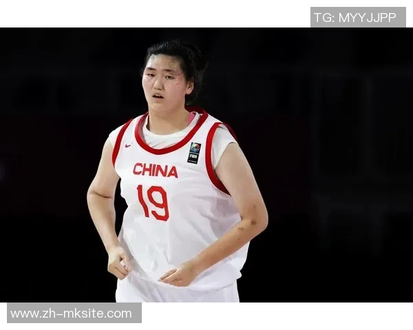 女篮庆生派对热闹非凡张子宇被蛋糕追逐李梦纹身消失李缘展现强壮肌肉